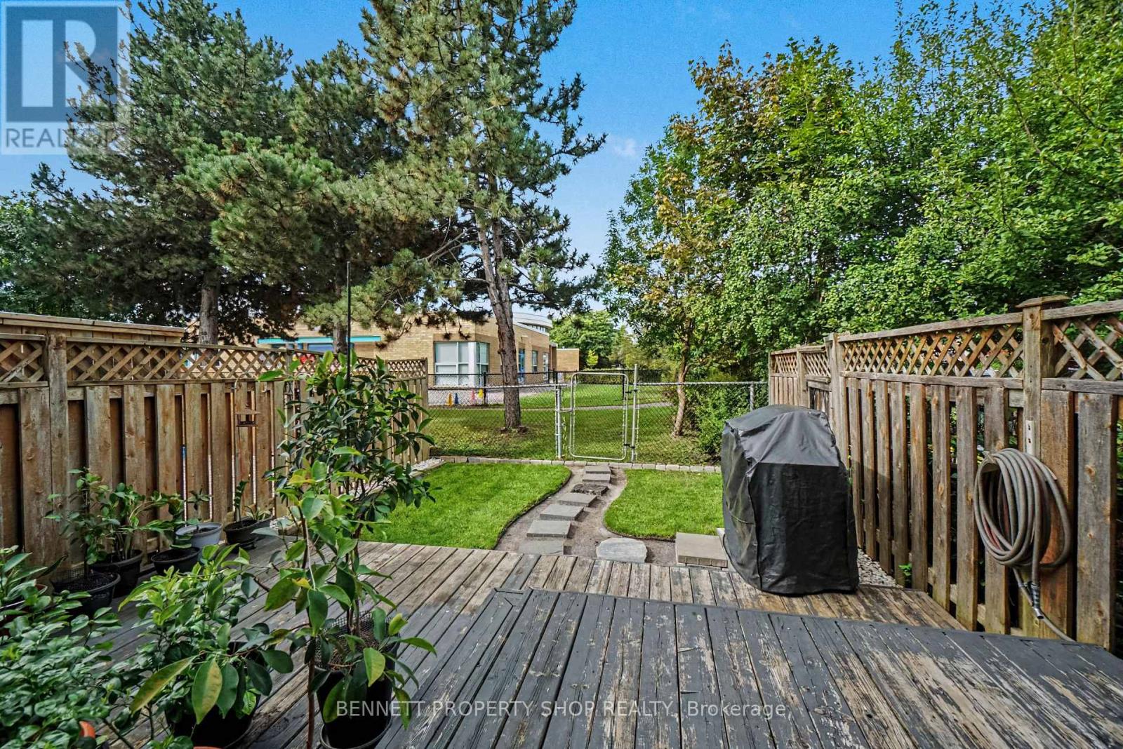 4 WINNEGREEN COURT - 13