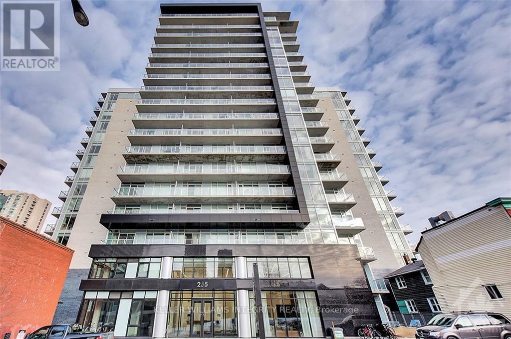 #706 255 BAY STREET - 1