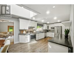 Kitchen - 12 Huntsman Gate, Hamilton, ON L8N2Z7 Photo 9