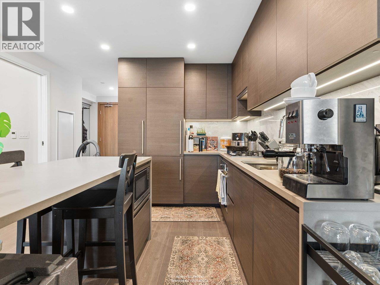 Photo of 4808 2108 GILMORE AVENUE 11