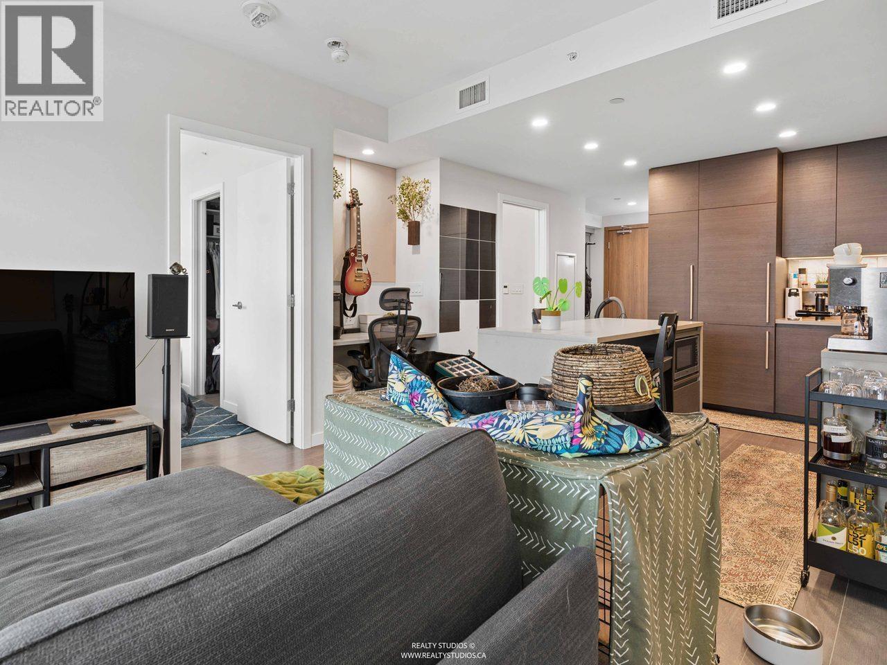 Photo of 4808 2108 GILMORE AVENUE 12