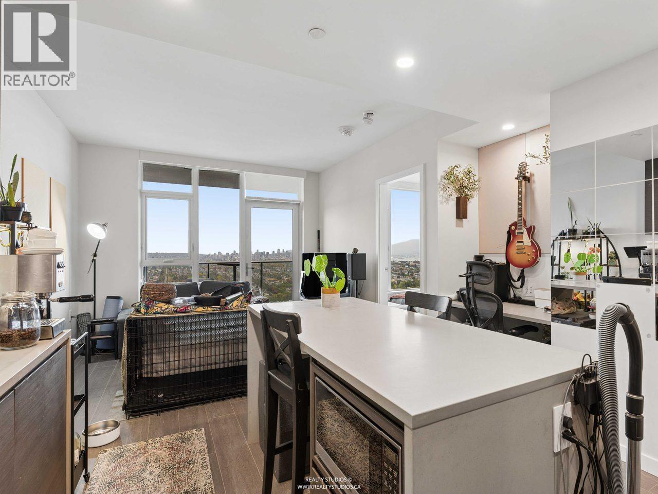 Photo of 4808 2108 GILMORE AVENUE 16