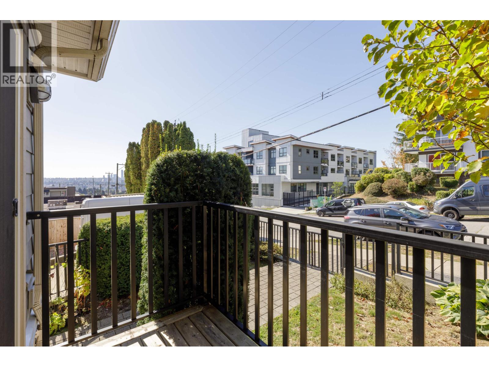 #1 388 ELLESMERE Avenue, Burnaby, British Columbia, V6B3S9, Burnaby, British Columbia — photo 3 of 5