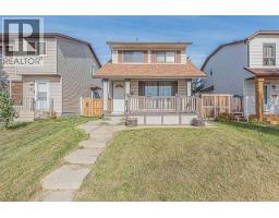 136 Castleridge Drive NE - photo 1