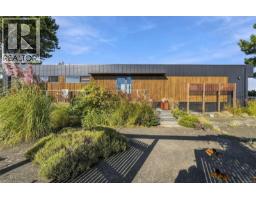 5425 Deep Bay Dr, Bowser, BC V0R1G0 Photo 12