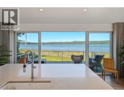 5425 Deep Bay Dr, Bowser, BC V0R1G0 Photo 16