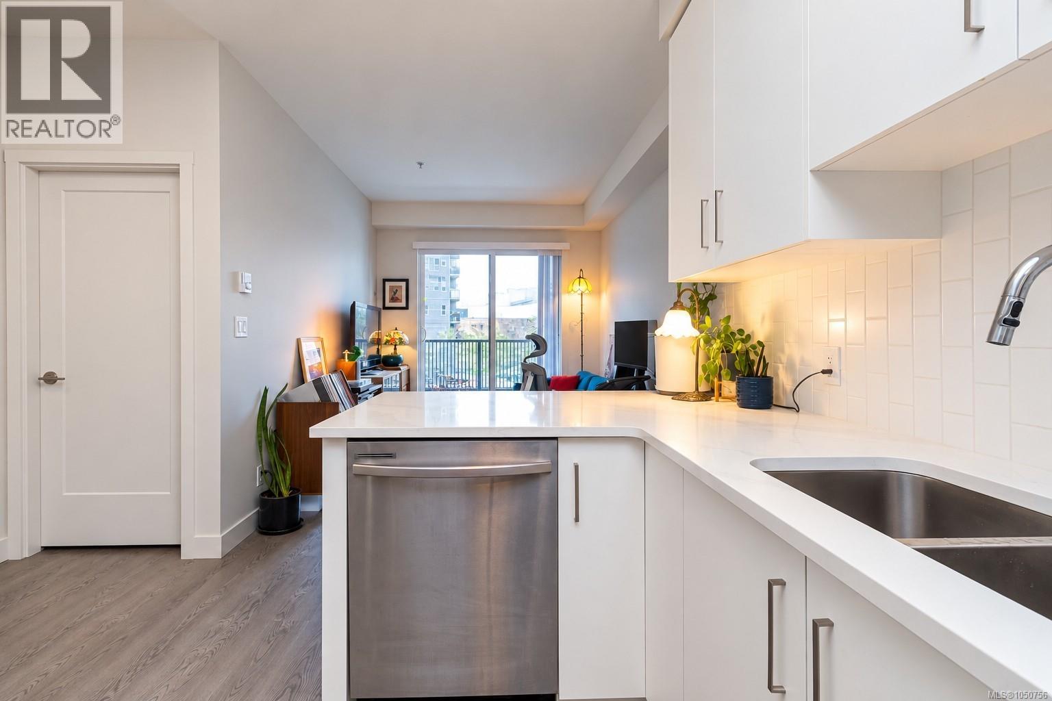#207 707 Treanor Ave - 11