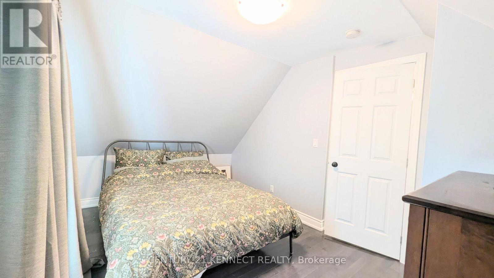 160 GLENDALE AVENUE N - 17