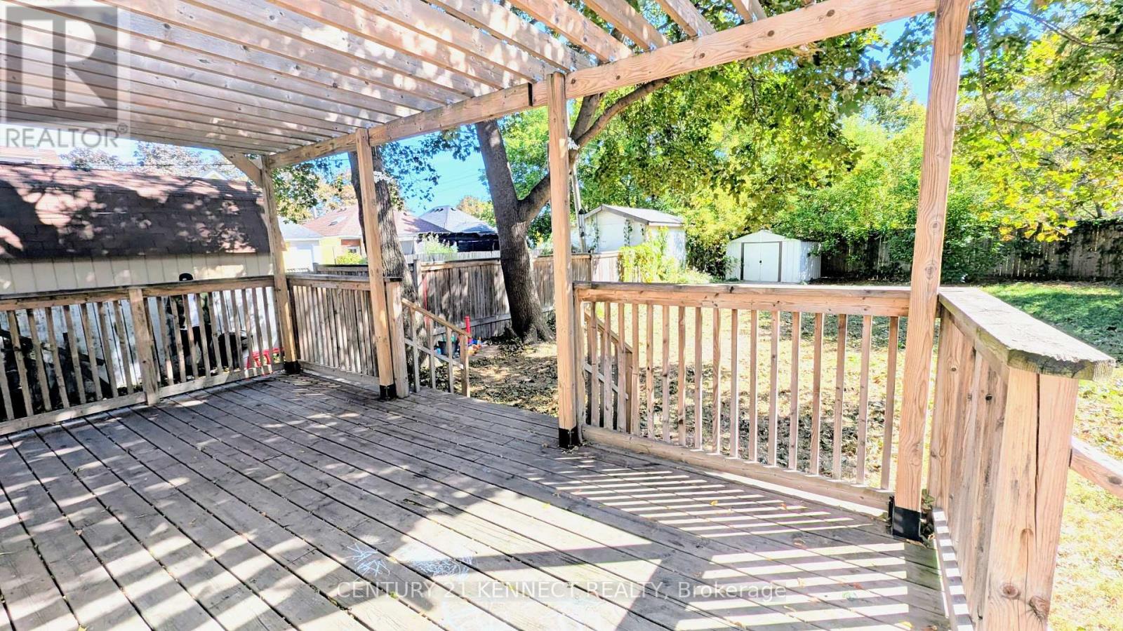 160 GLENDALE AVENUE N - 24
