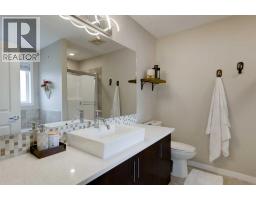 Kitchen - 26 Walden Court Se, Calgary, AB T2X0N8 Photo 18