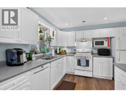 Dining nook - 2781 Skeena Drive, Kamloops, BC V2E2M9 Photo 9