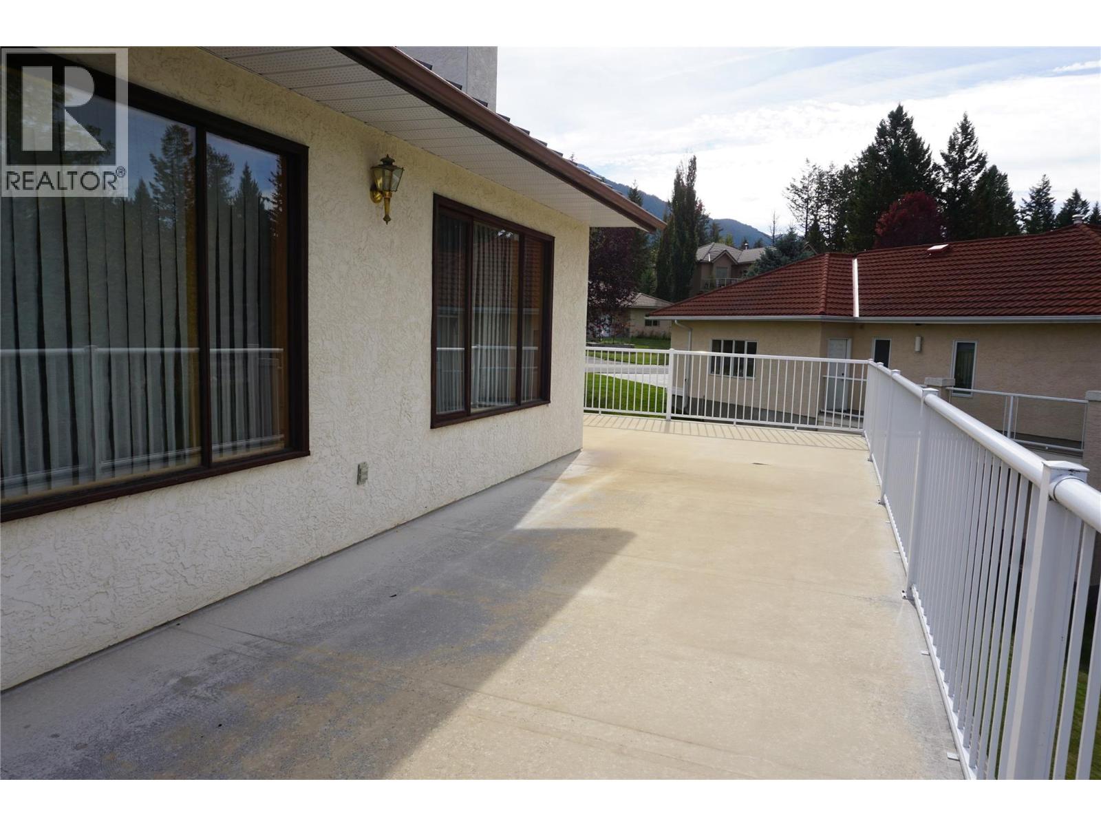 5121 RIVERVIEW Crescent - 58