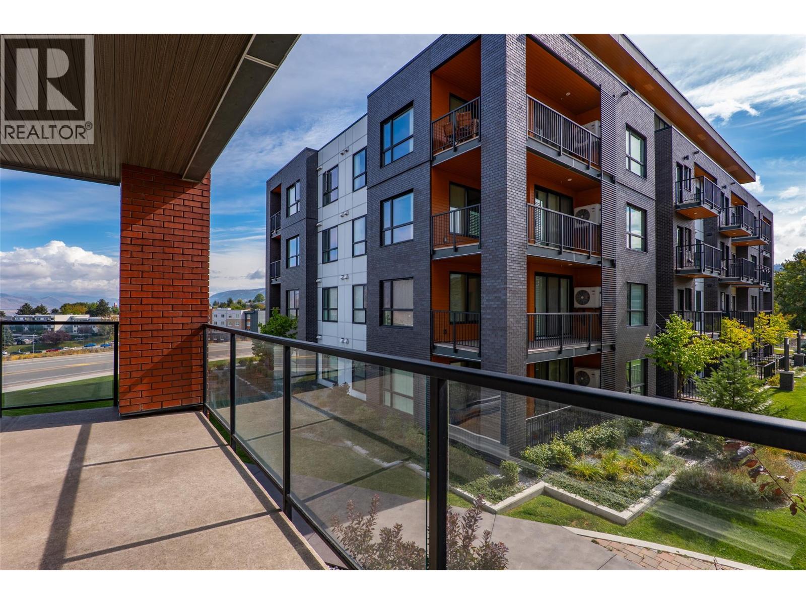#203 875 UNIVERSITY Drive - Image 19