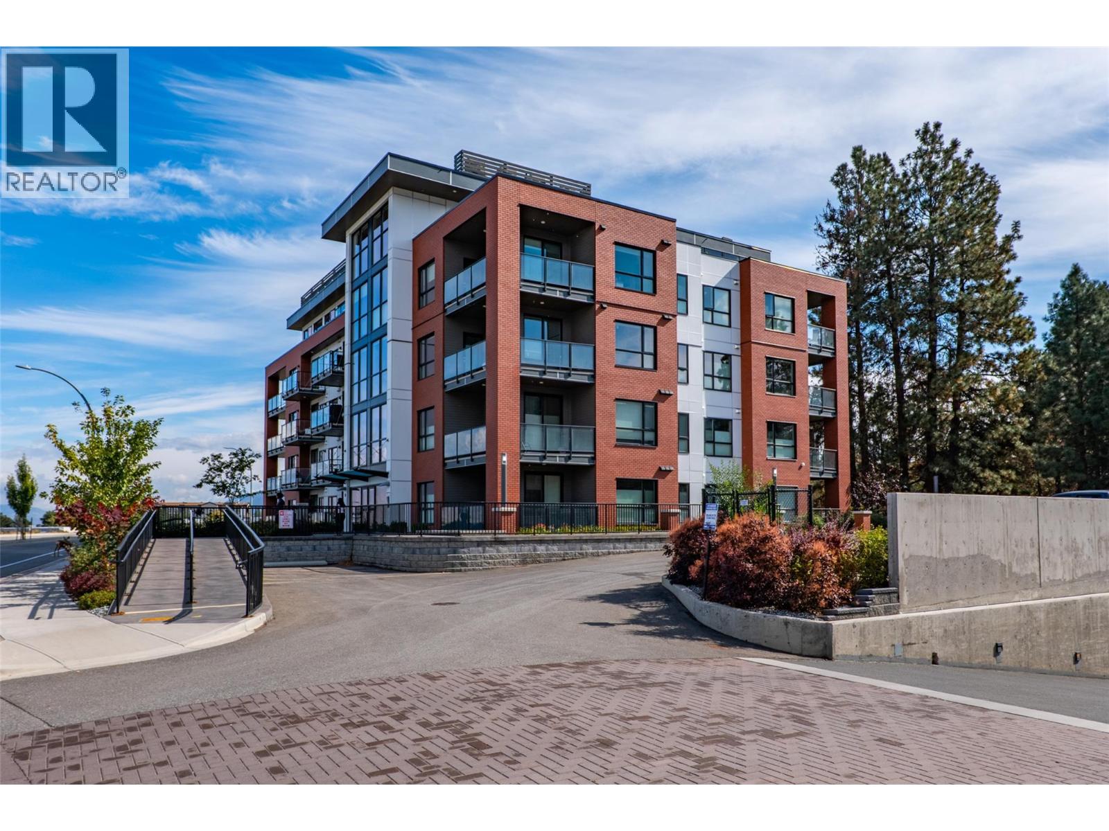 #203 875 UNIVERSITY Drive - 34