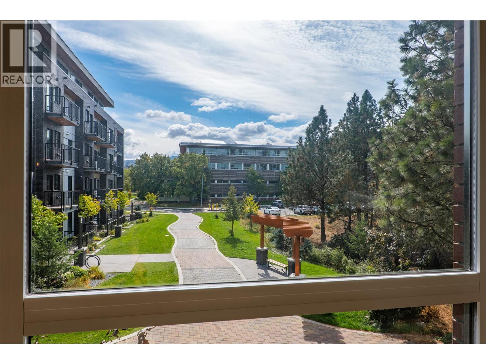#203 875 UNIVERSITY Drive - Image 25