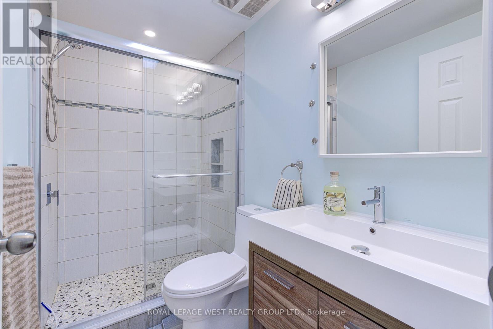 44 FISHER STREET, Toronto (Little Portugal) — photo 10