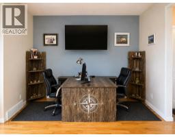 Pantry - 12 Fireside Bend, Cochrane, AB T4C0V6 Photo 6