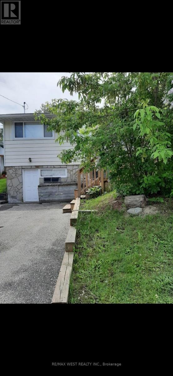 MAIN FLOOR - 336 ONTARIO STREET, Newmarket (Central Newmarket)