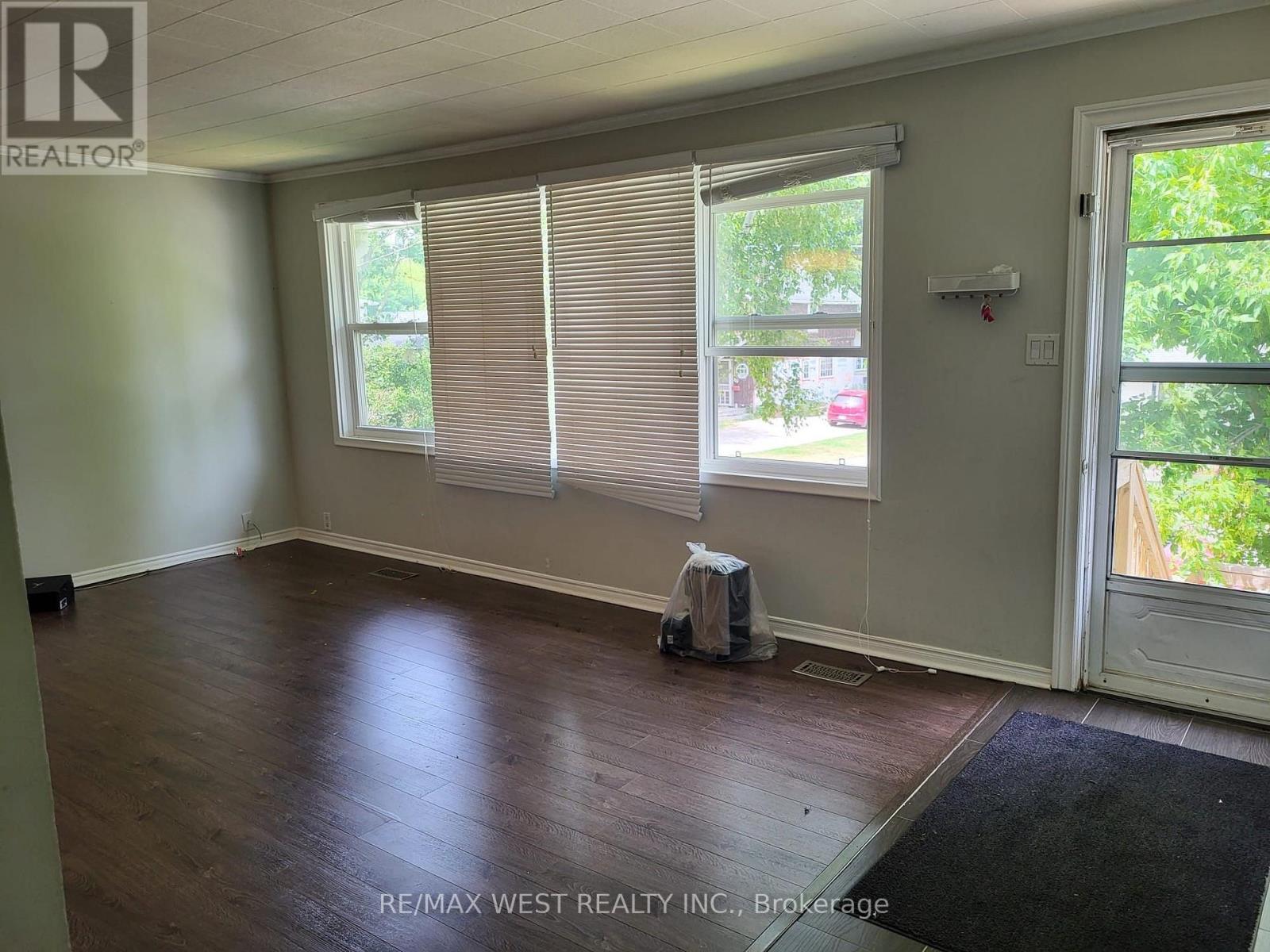 MAIN FLOOR - 336 ONTARIO STREET, Newmarket (Central Newmarket) — photo 2