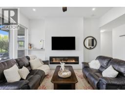 Living room - 1848 Parkcrest Avenue, Kamloops, BC V2B4W9 Photo 12