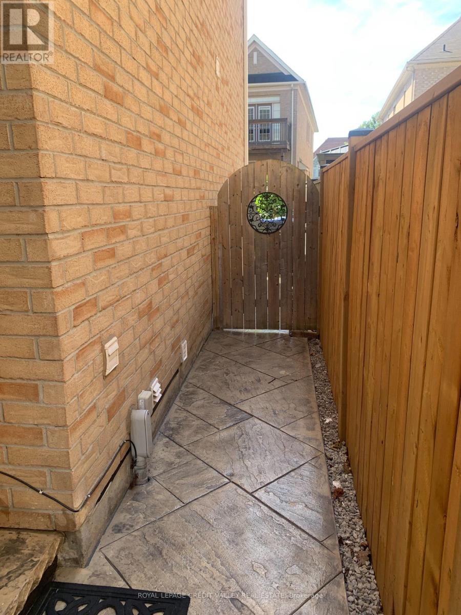 4 BONNIE BRAES DRIVE, Brampton (Credit Valley) — photo 2