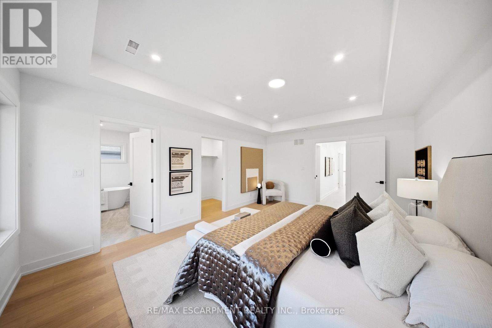 14 KENTROYAL DRIVE - 26