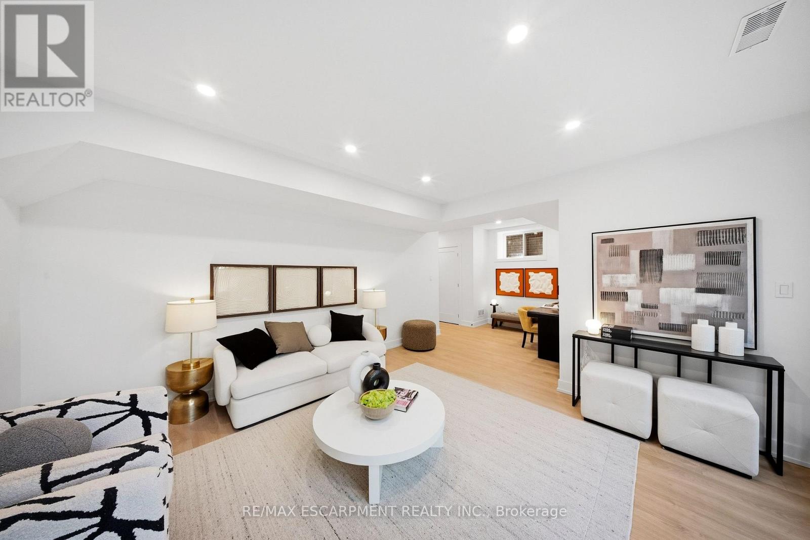14 KENTROYAL DRIVE - 34