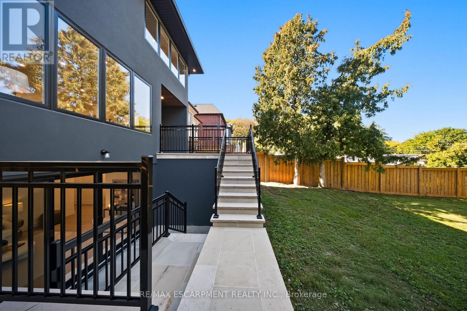 14 KENTROYAL DRIVE - 42