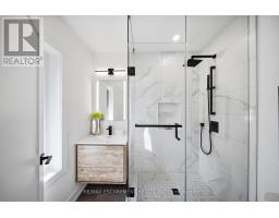 14 Kentroyal Drive, Toronto, ON M9P2M8 Photo 21