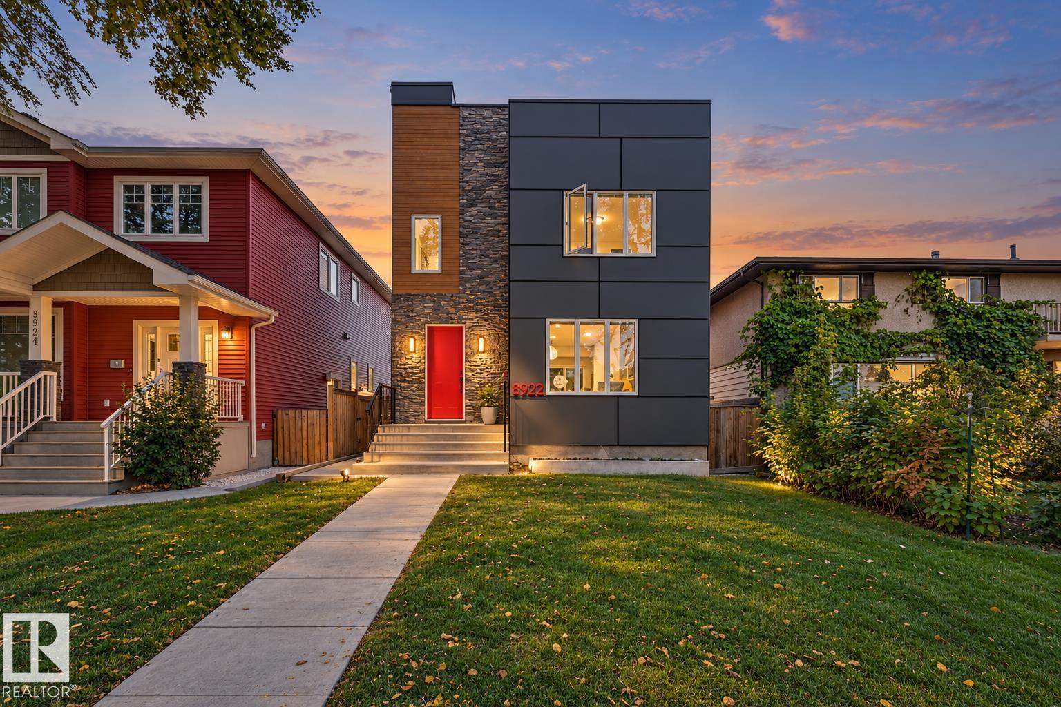 8922 77 AV NW - 2