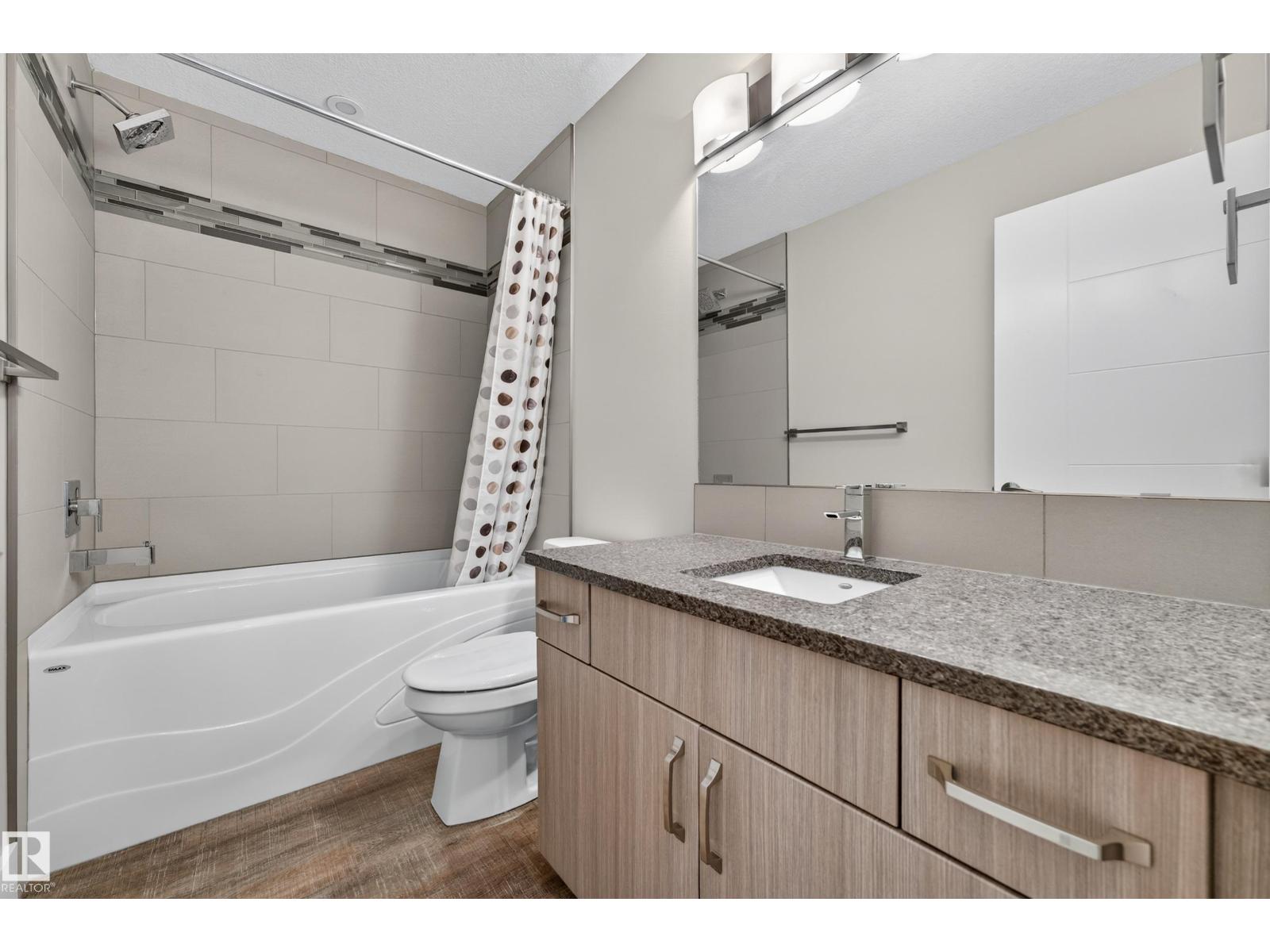 8922 77 AV NW - 32