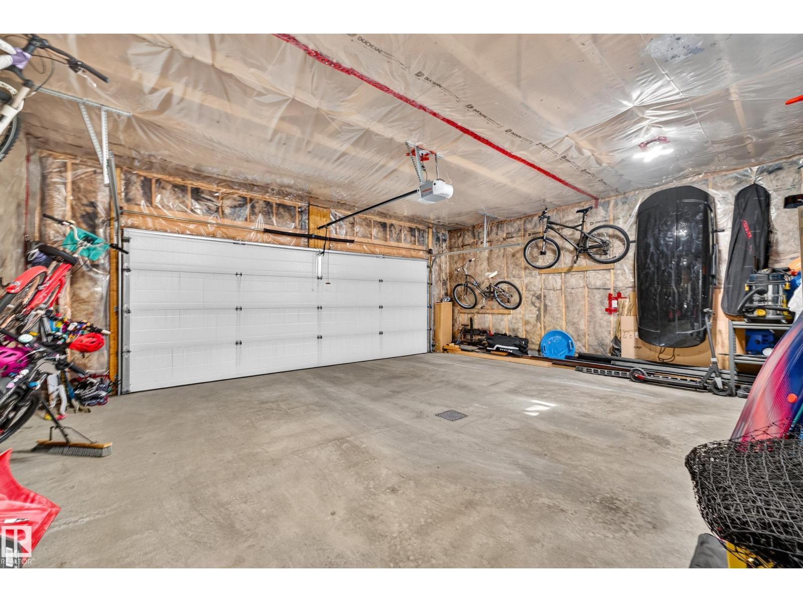 8922 77 AV NW - 50