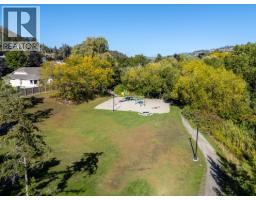 138 Applebrooke Crescent, Kelowna, BC V1V1W4 Photo 20