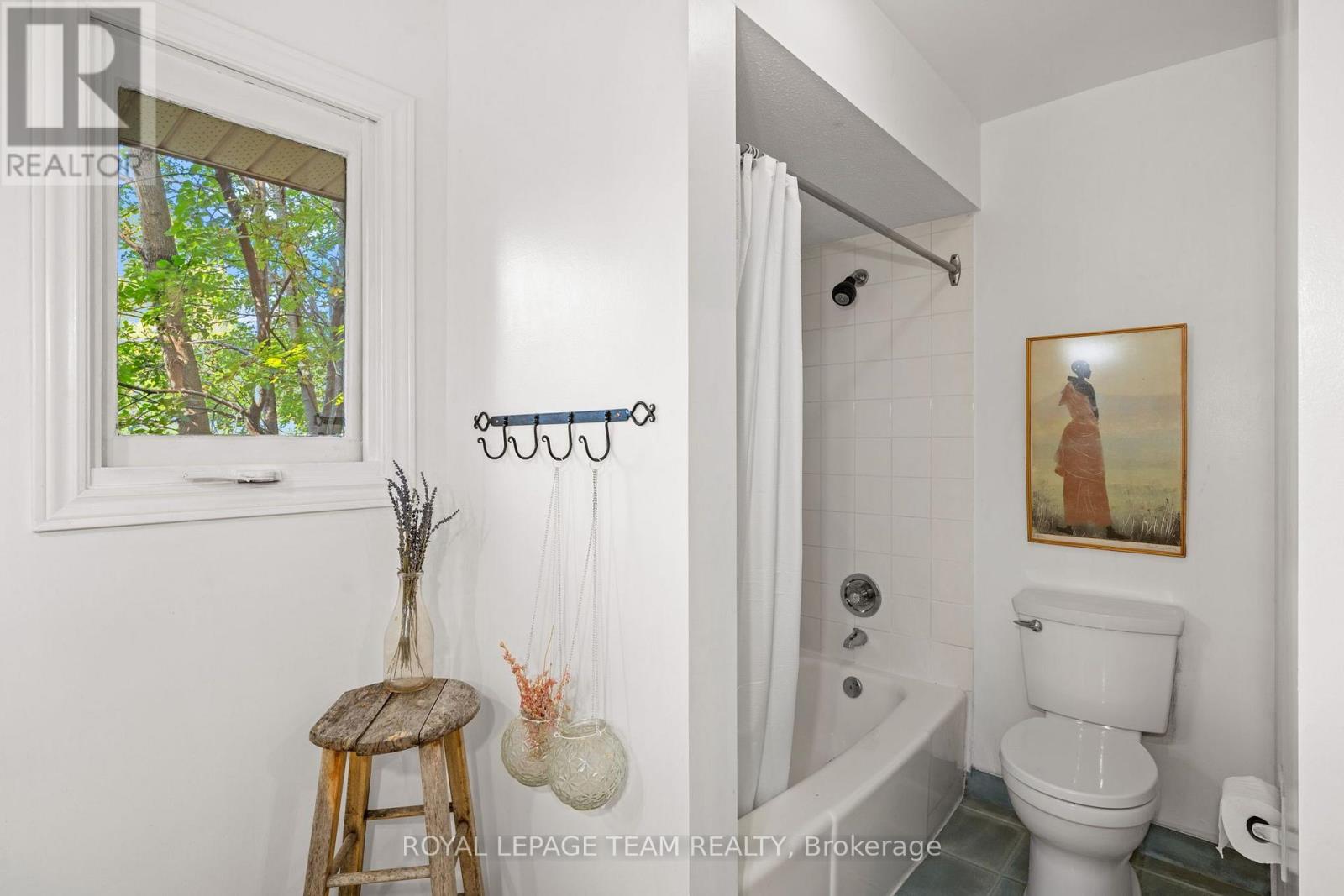 33 RUTHERFORD CRESCENT - Image 31