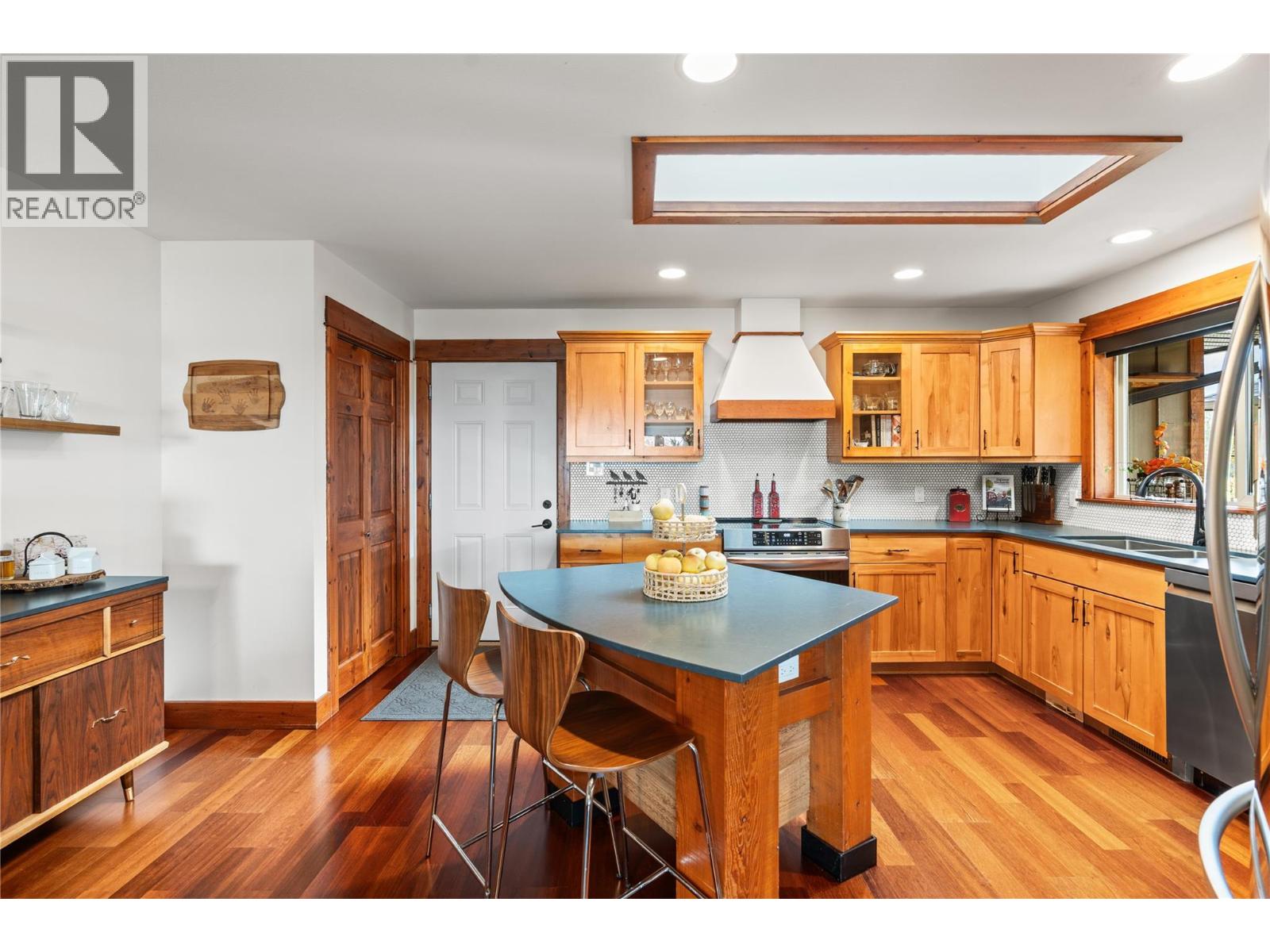 #2 6900 Manning Place - 15