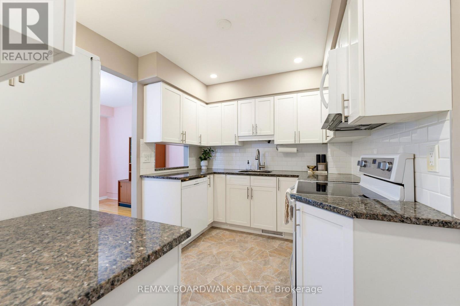 13 - 32 BLACK FOREST LANE, Ottawa — photo 6