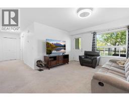 400, 8 Bayside Place - photo 1