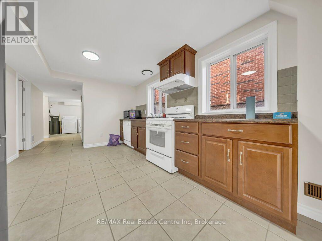 61 MOFFATT LANE - 33