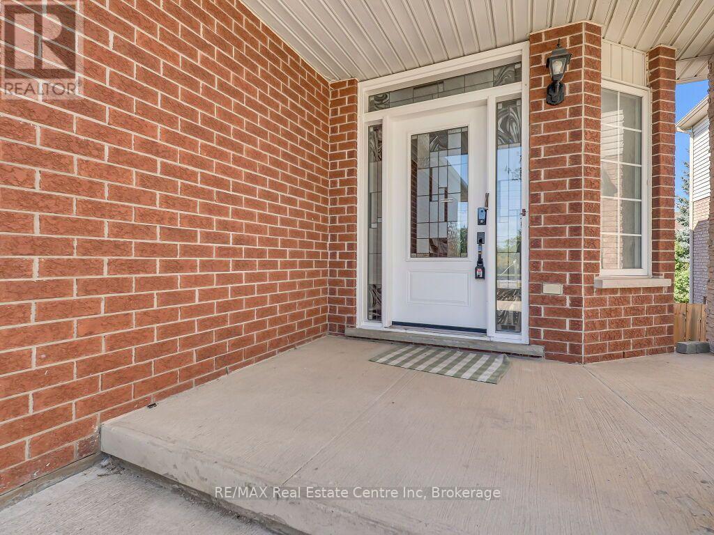 61 MOFFATT LANE - 4