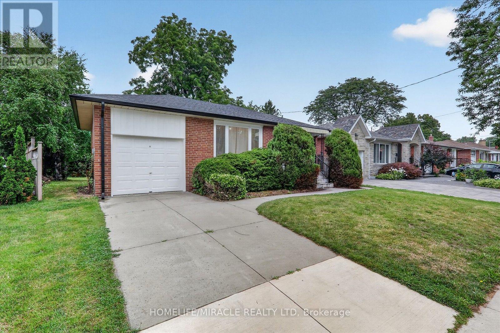 18 ELDERFIELD CRESCENT, Toronto (Etobicoke West Mall) — photo 2