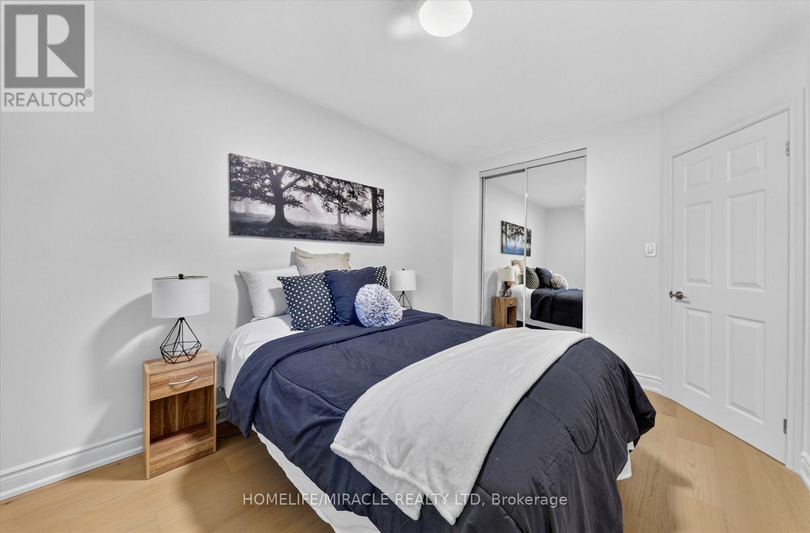 18 ELDERFIELD CRESCENT - 22
