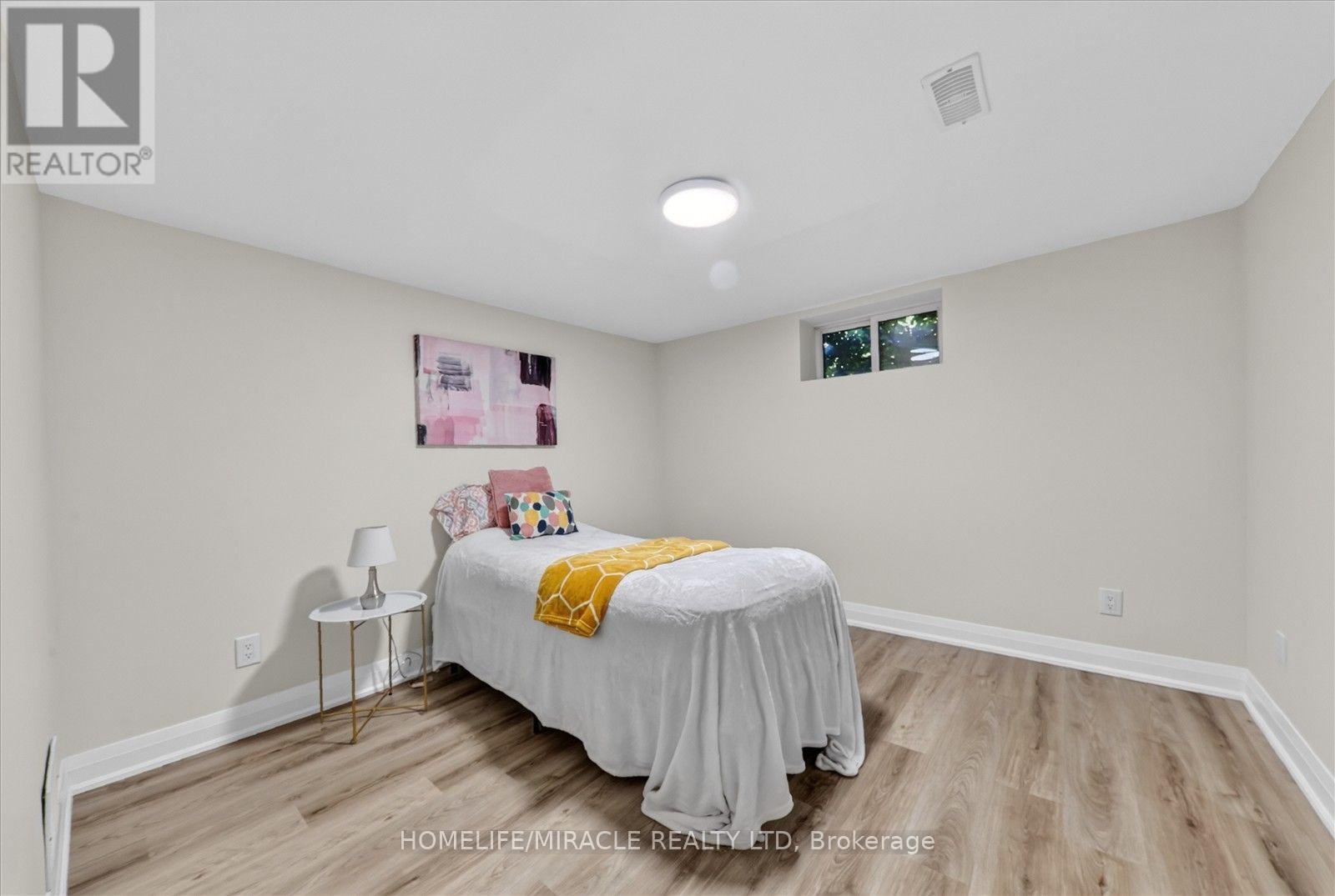 18 ELDERFIELD CRESCENT - 40