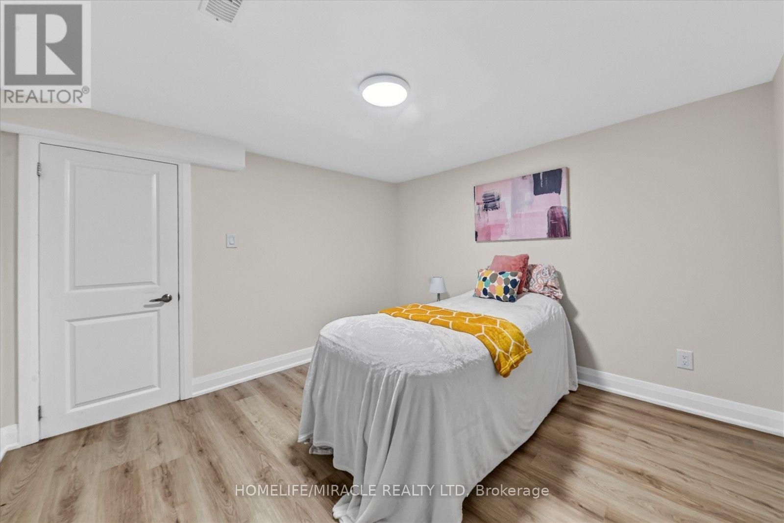 18 ELDERFIELD CRESCENT - 41