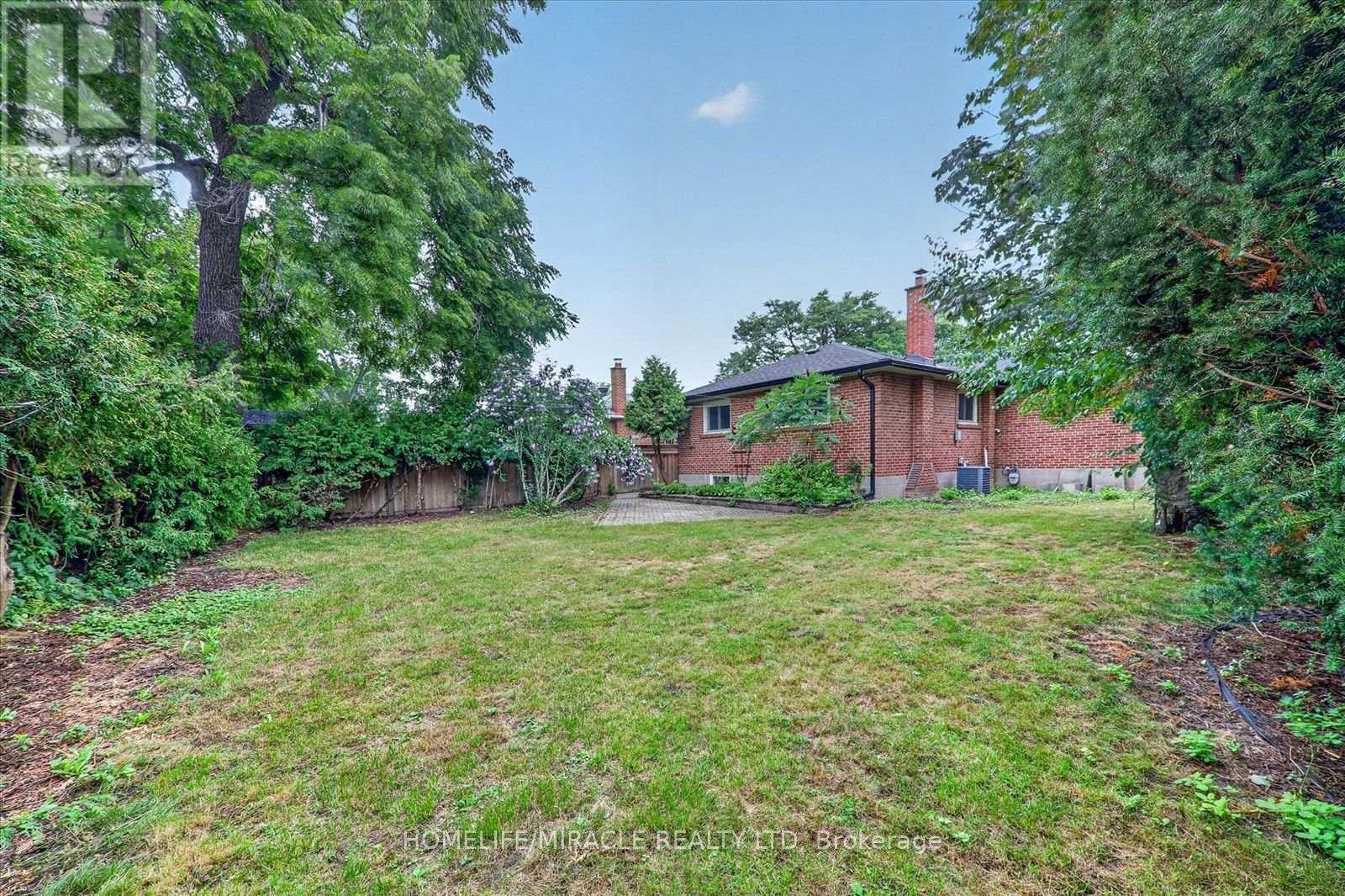 18 ELDERFIELD CRESCENT - Image 44