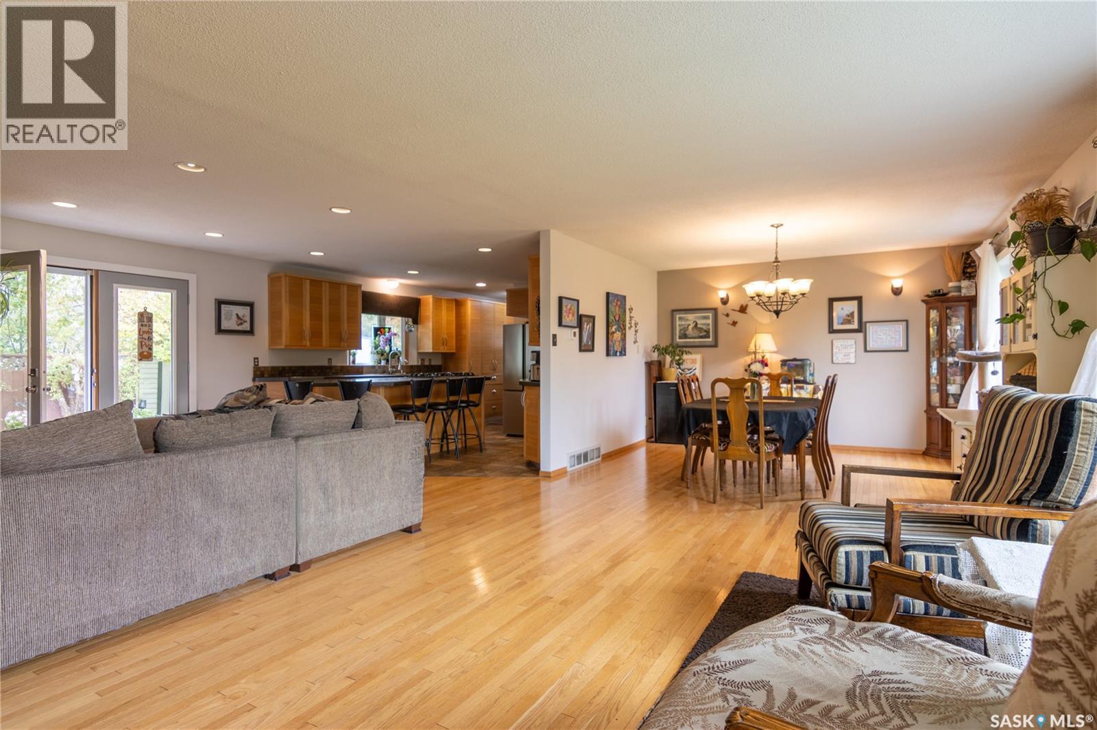 517 East DRIVE - 21