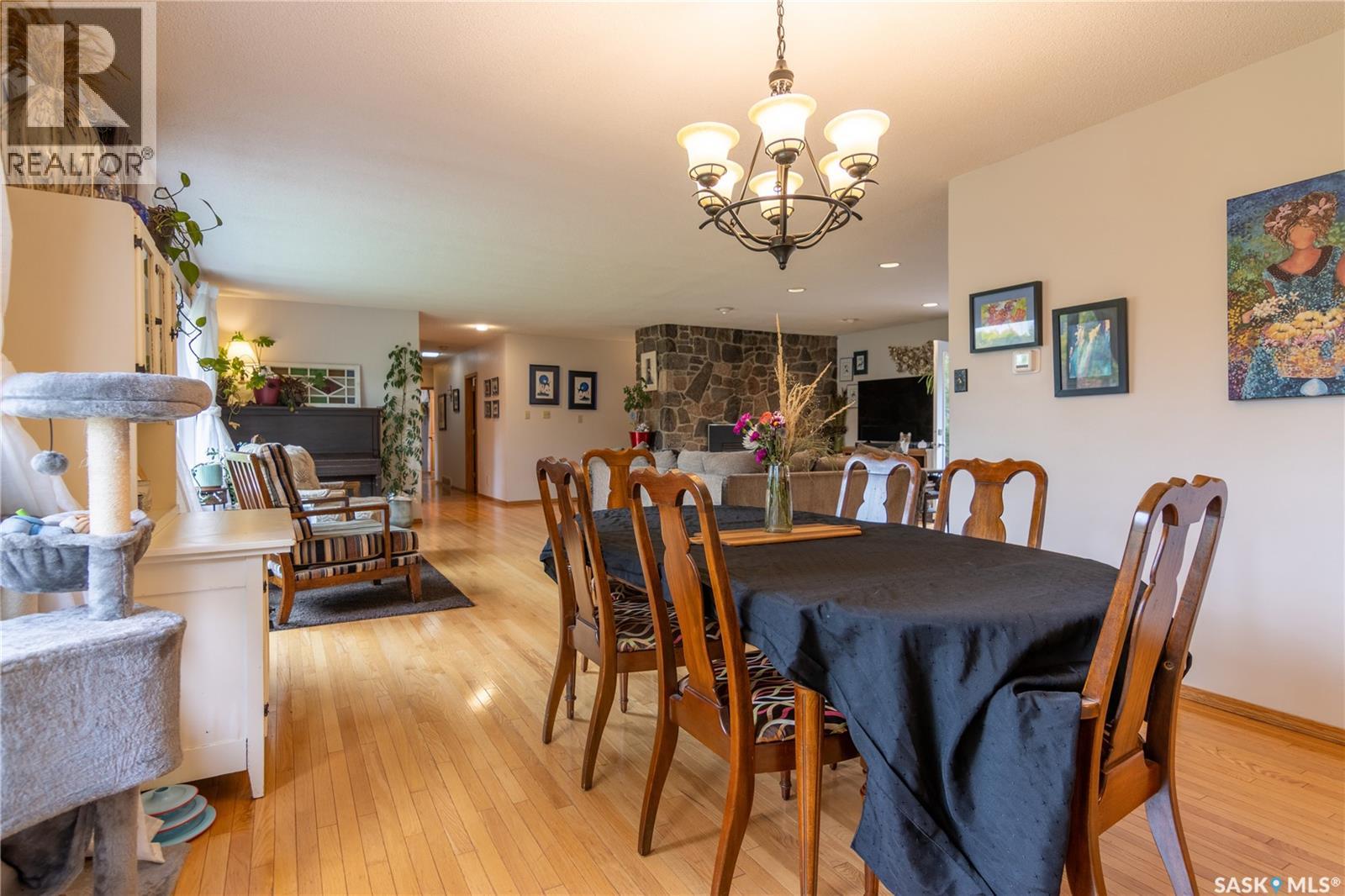 517 East DRIVE - 24