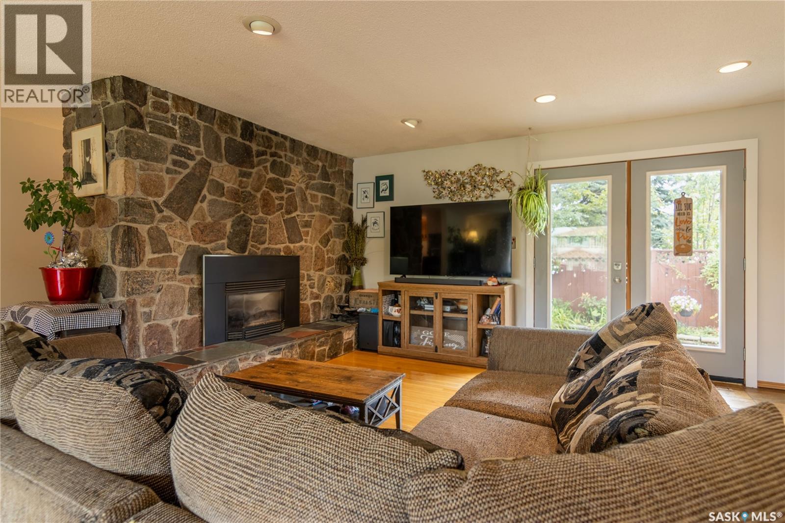 517 East DRIVE - 35