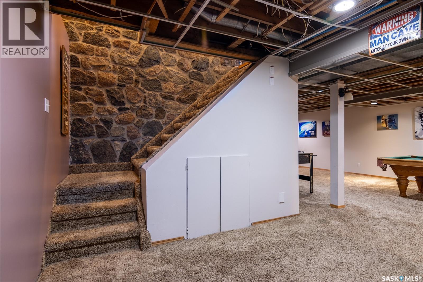 517 East DRIVE - 52