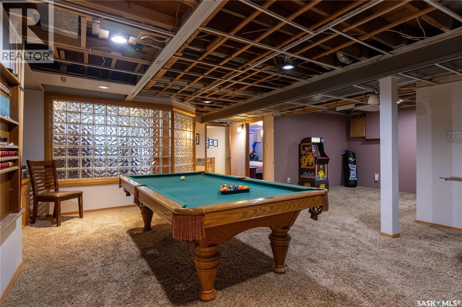 517 East DRIVE - 53
