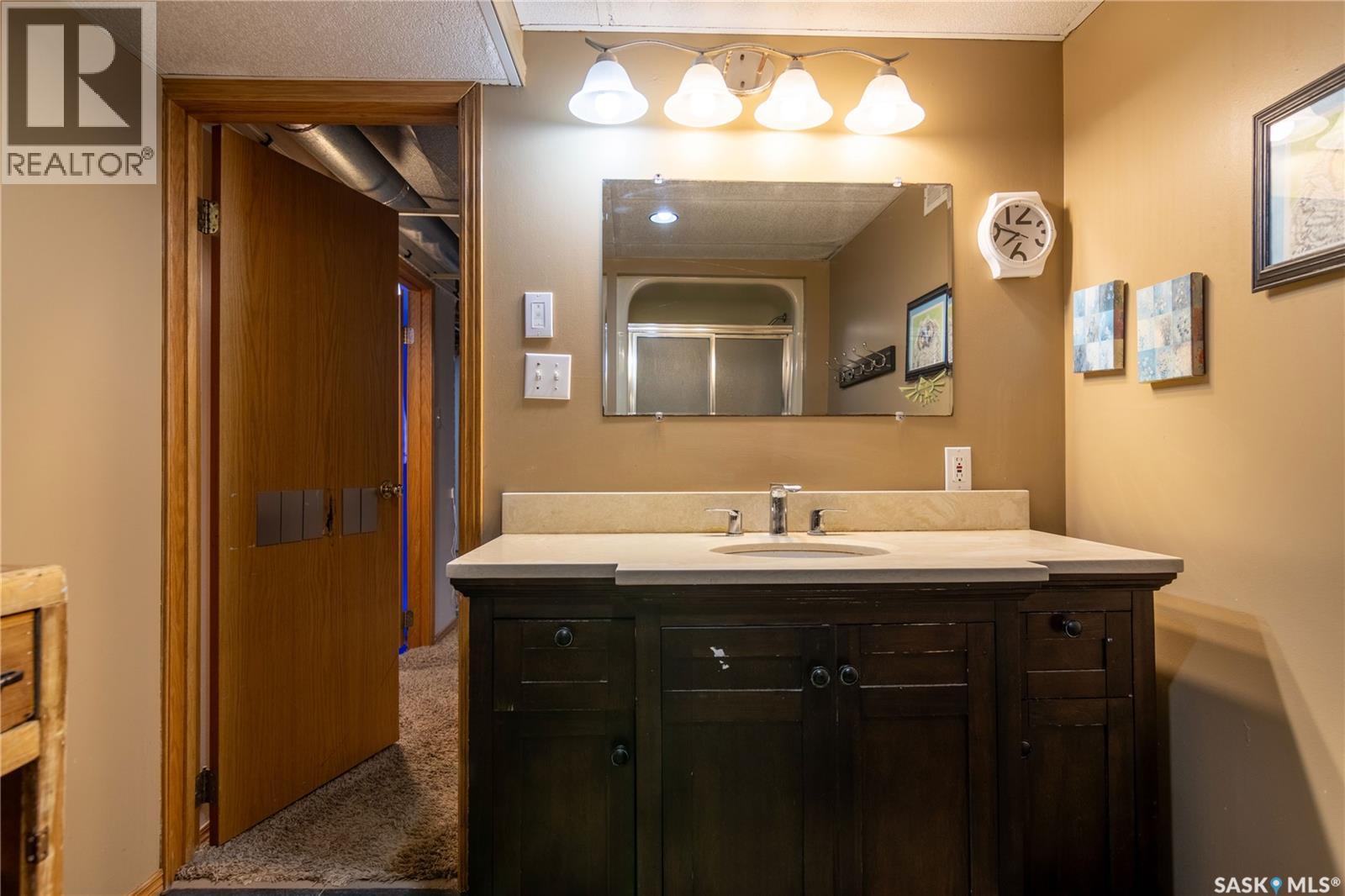 517 East DRIVE - 65